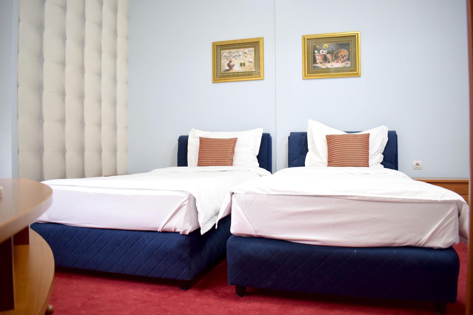 Hotel Aristocrat & Fish Restaurant スコピエ エクステリア 写真
