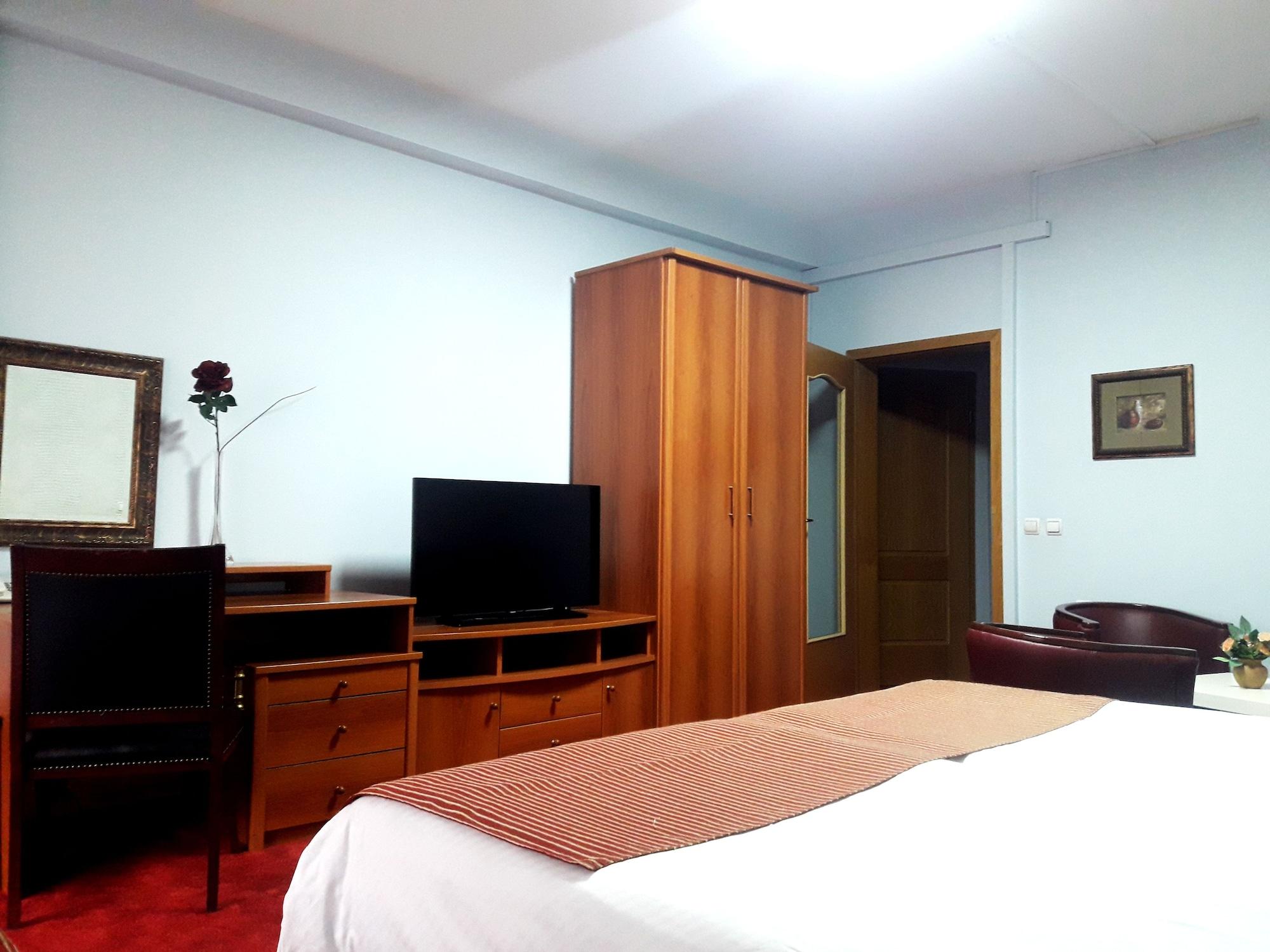 Hotel Aristocrat & Fish Restaurant スコピエ エクステリア 写真