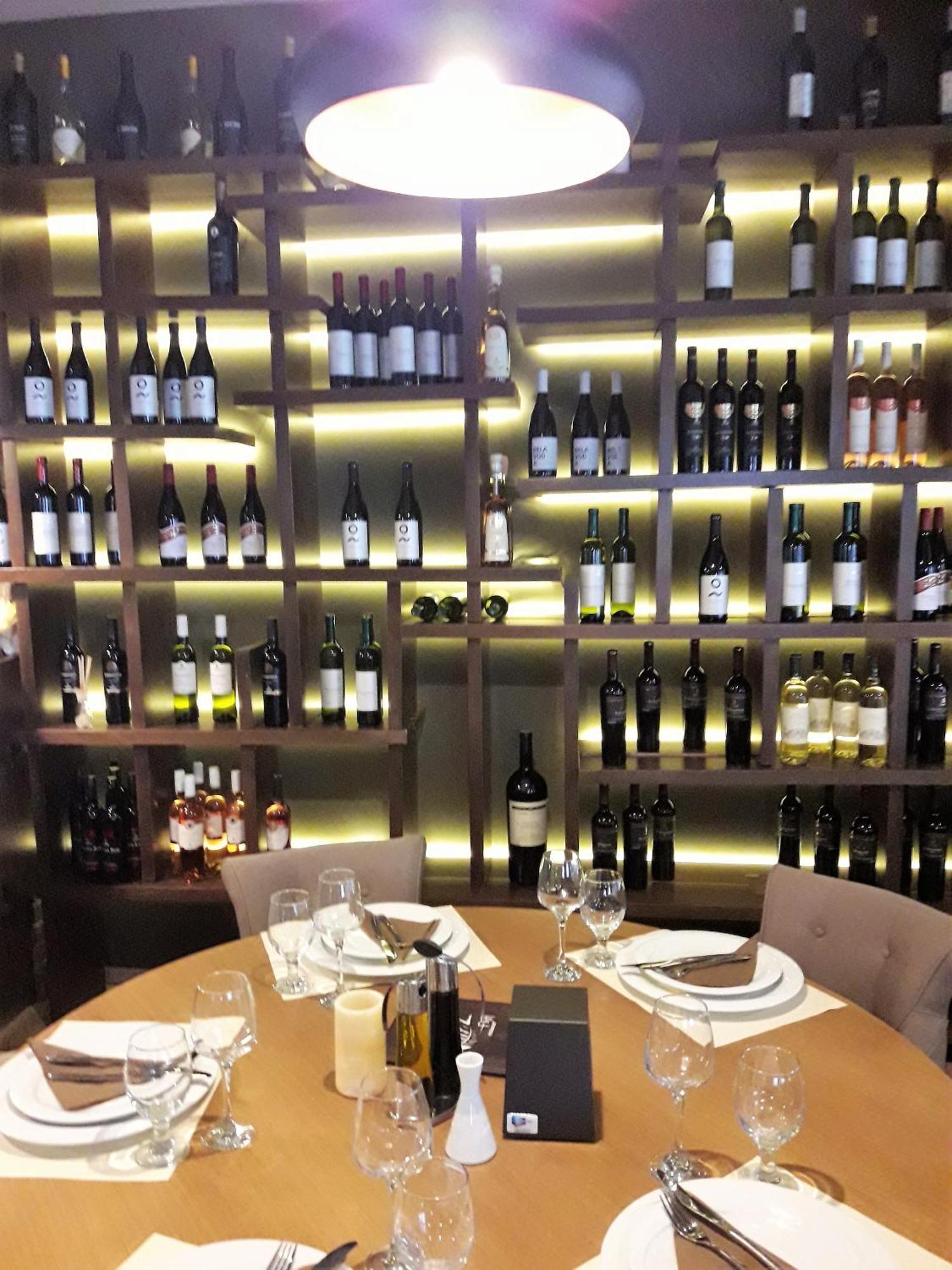 Hotel Aristocrat & Fish Restaurant スコピエ エクステリア 写真