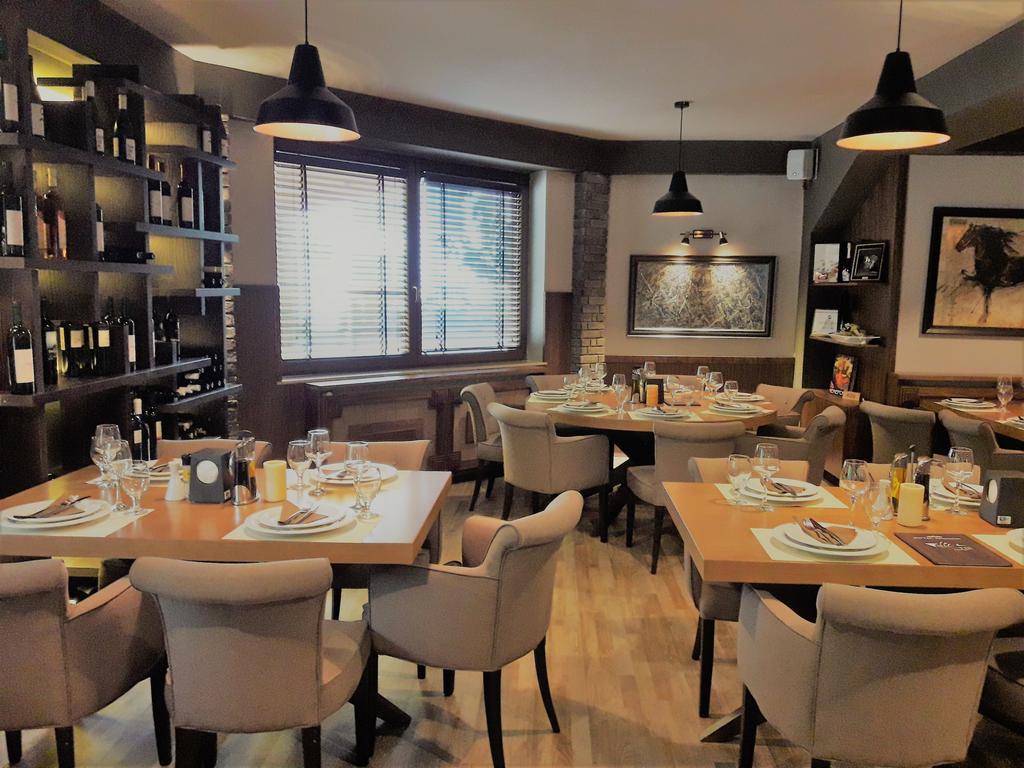 Hotel Aristocrat & Fish Restaurant スコピエ エクステリア 写真