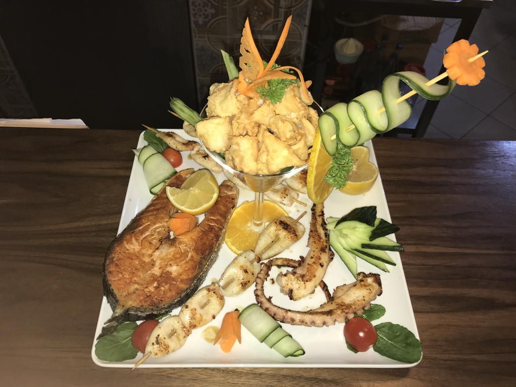 Hotel Aristocrat & Fish Restaurant スコピエ エクステリア 写真