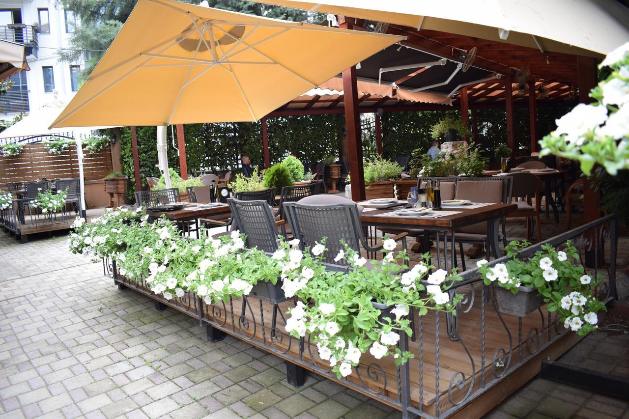 Hotel Aristocrat & Fish Restaurant スコピエ エクステリア 写真