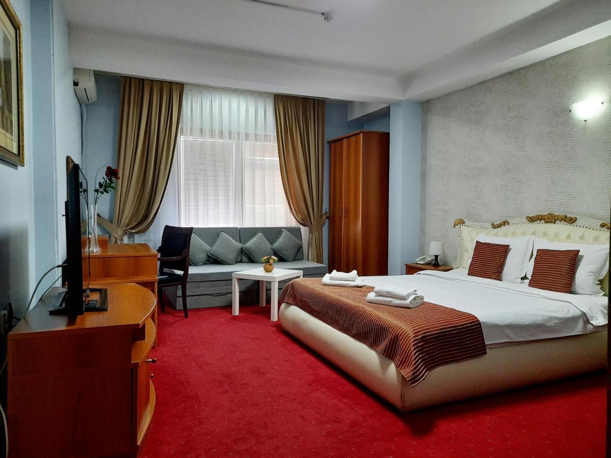 Hotel Aristocrat & Fish Restaurant スコピエ エクステリア 写真